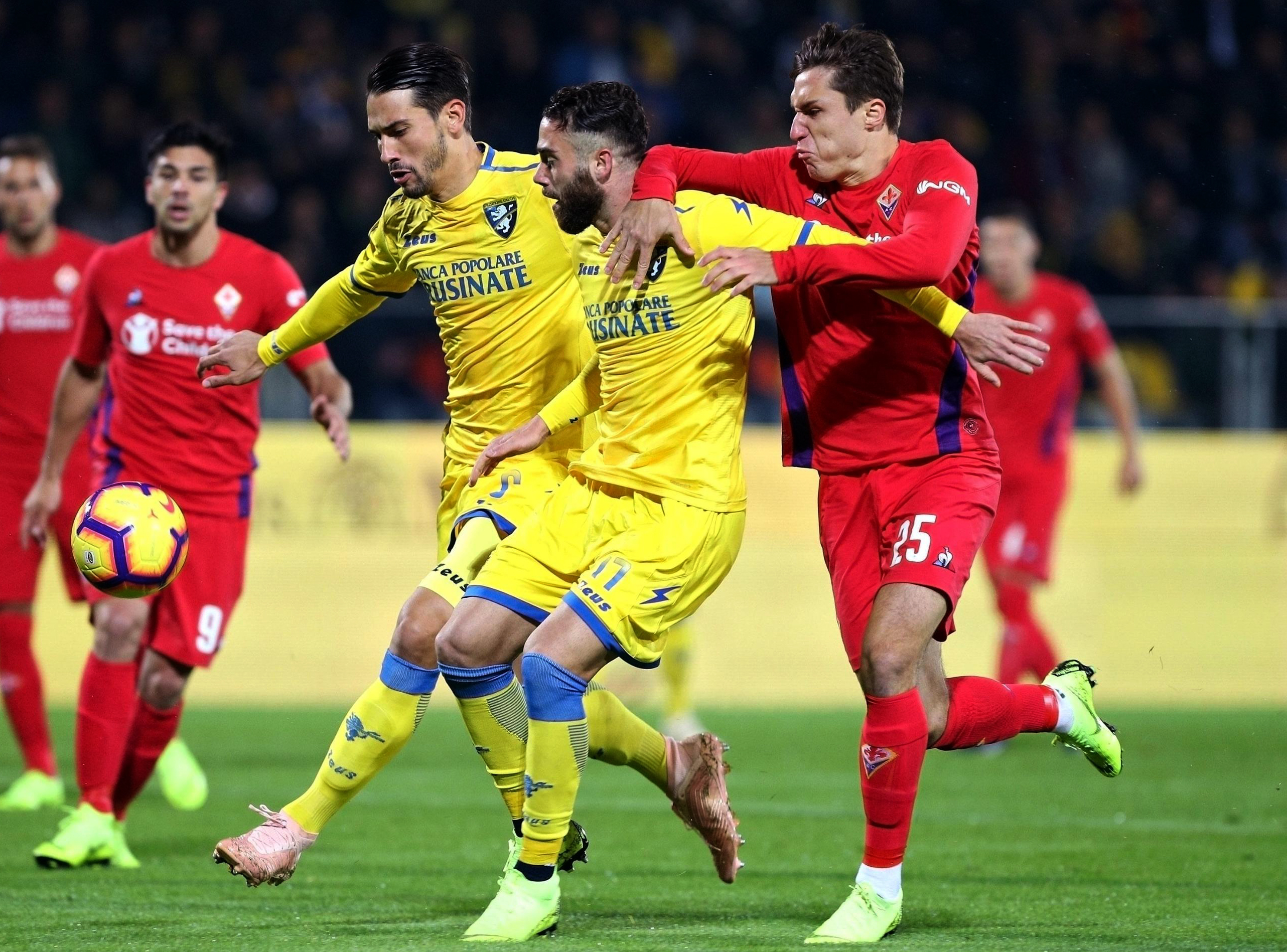 足球——意甲联赛:佛罗伦萨战平弗罗西诺内