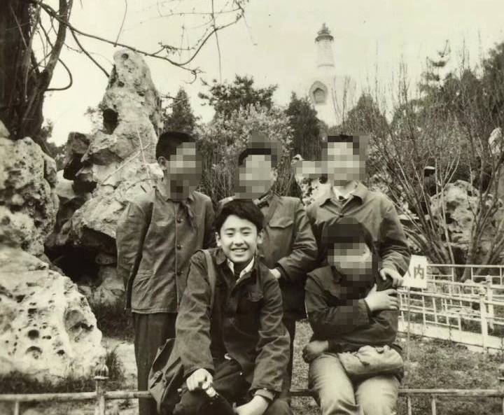 国民大叔吴秀波童年照,清新可爱萌气十足,人如其名颜值一路开挂