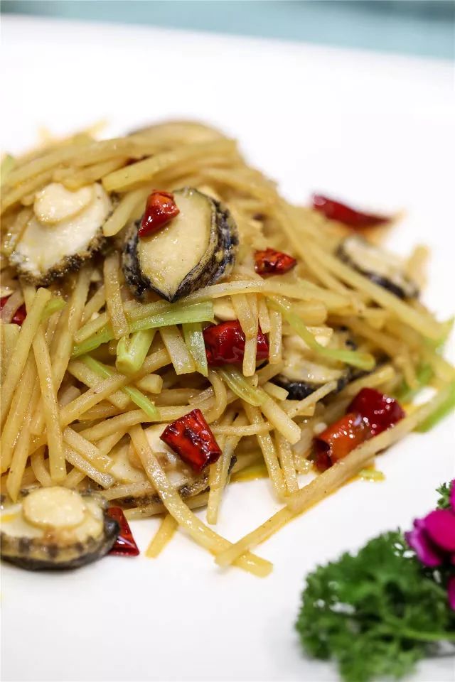 在大连海鲜菜面前,任何溢美之词都寡淡!来这家店我只想大口吃饭