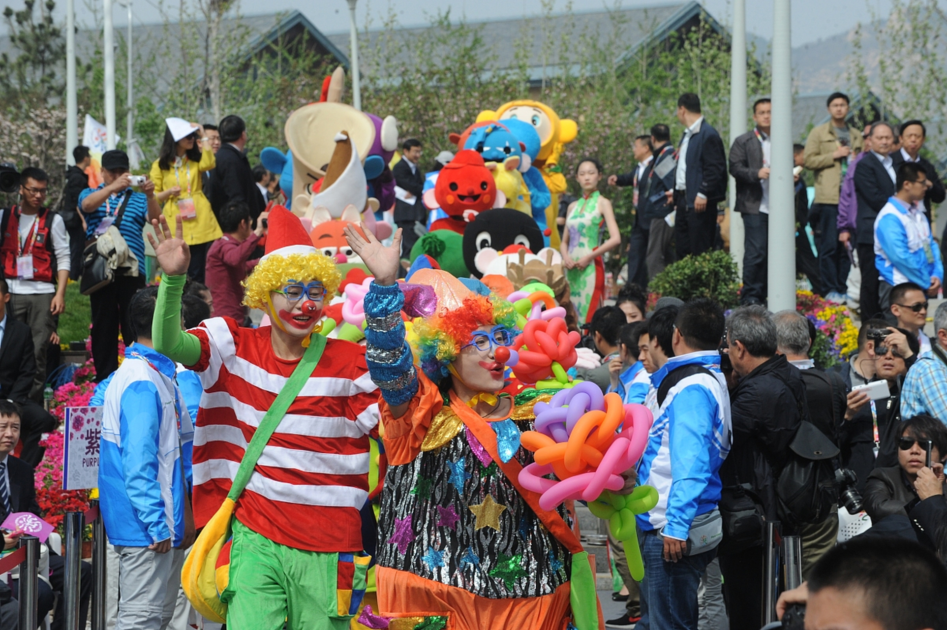 小丑引流生日小丑百日宴满月宴生日派对商场小丑巡游景区小丑川剧变脸