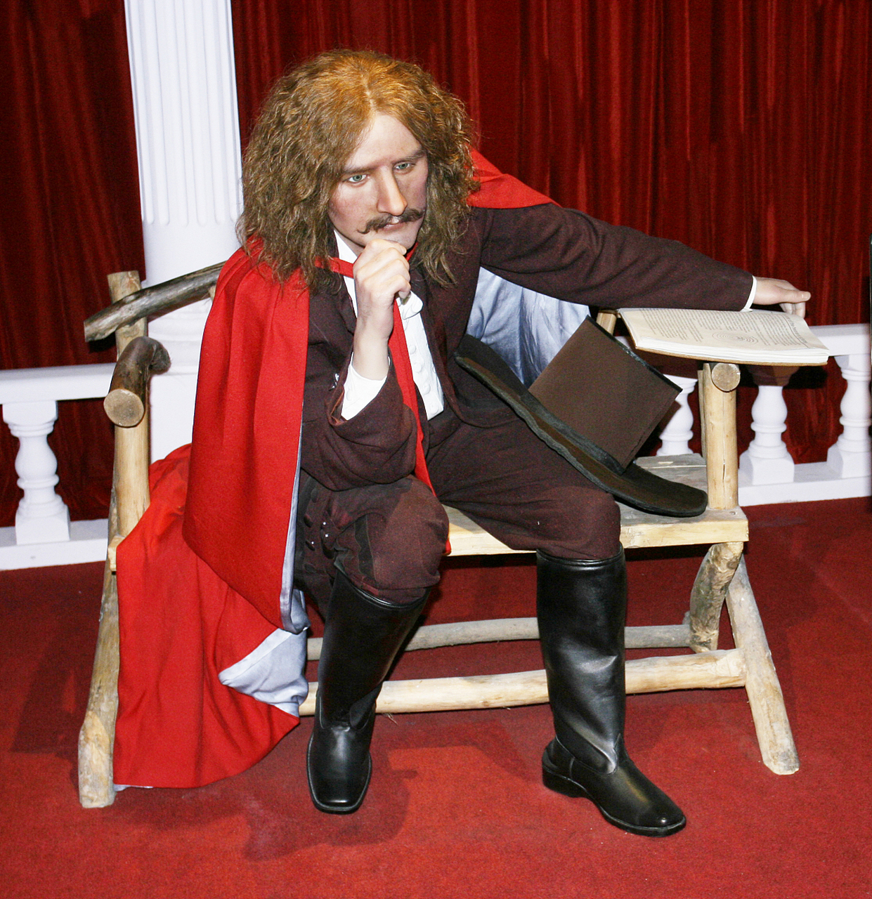 牛顿第一定律重要说明: a,牛顿第一定律是在大量经验事实的基础上