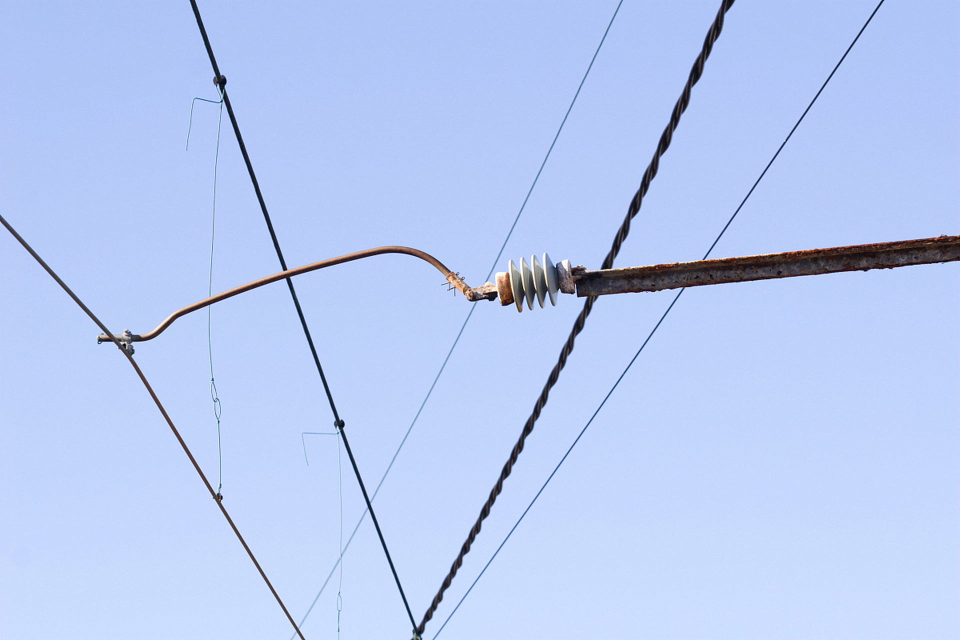 2倍; (2)导线连接处应有足够的机械强度,其强度不应低于导线强度的95%