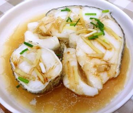 鳕鱼最简单的吃法:不煎也不炖,肉质鲜嫩有营养,太美味!