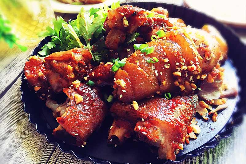 小编脑子里全是什么蹄花汤,红烧猪蹄,卤猪蹄,爆炒猪蹄,腊猪脚,麻辣