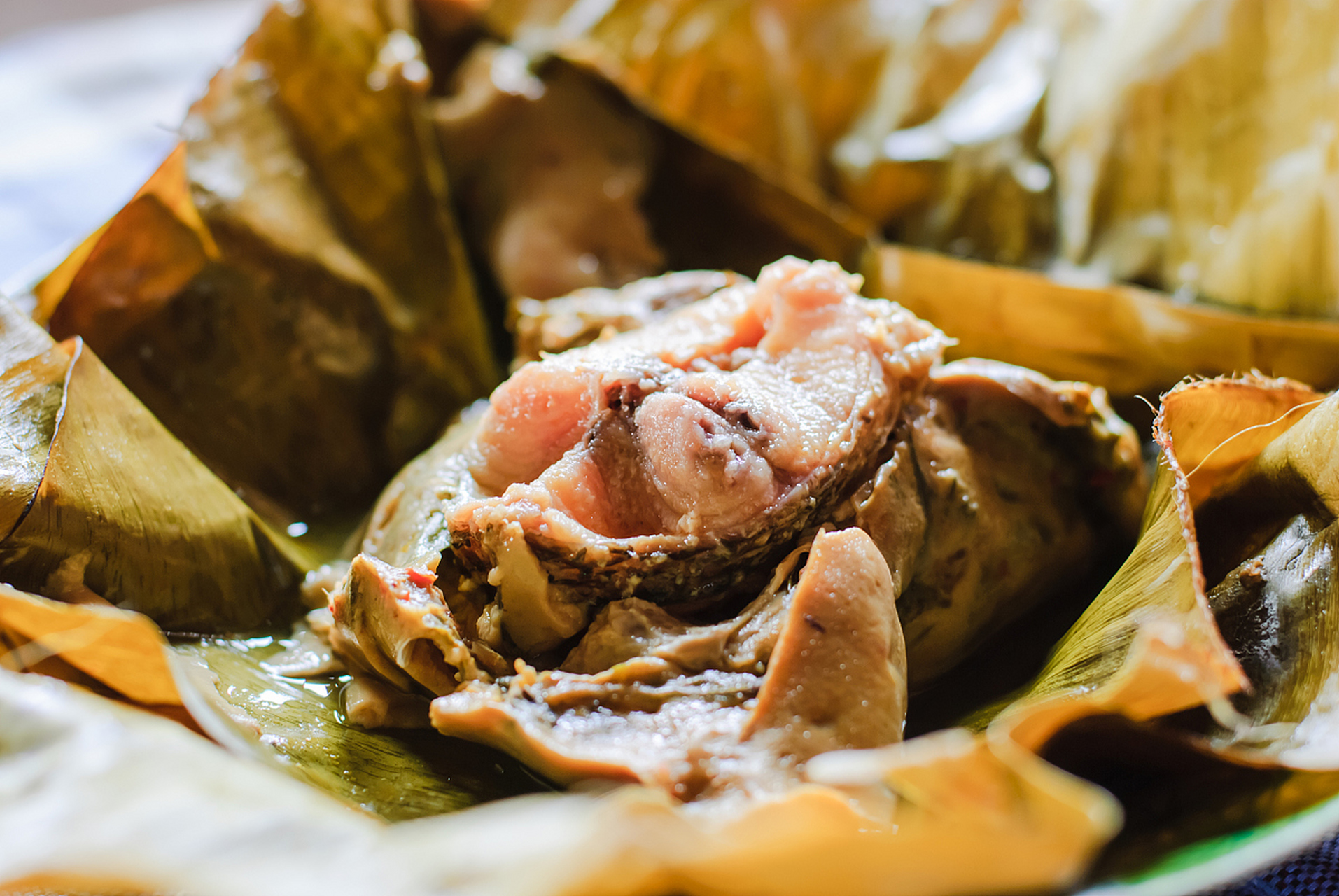 广西百色美食丰富,有七里香猪,羊瘪汤,田阳烧鸭粉,西林麻鸭,十里荷香