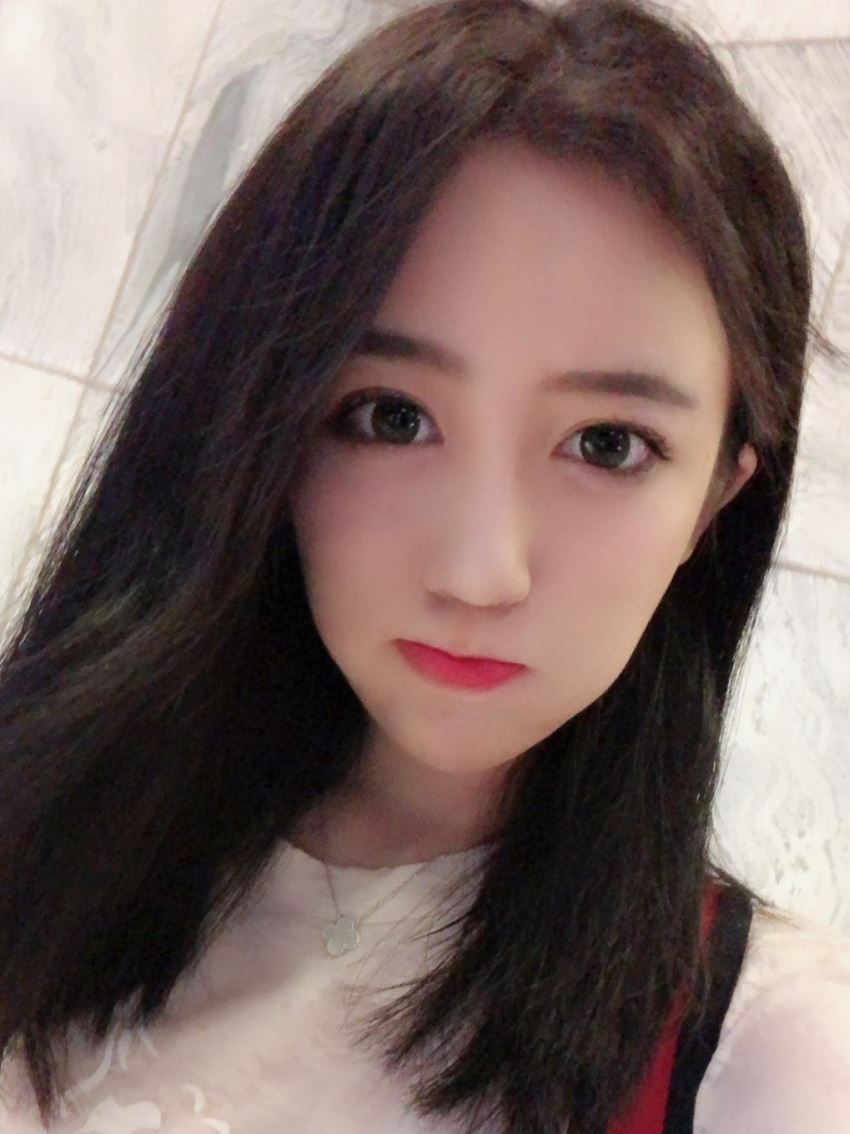 人气美女主播「呆妹小霸王」,一个高颜值的小姐姐