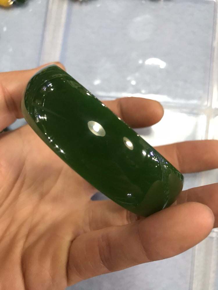 绿色和田玉小家碧玉