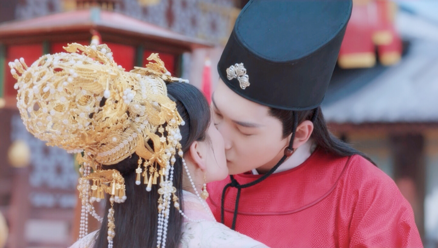 走到了一起,二人喜结良缘成为夫妻,可谓是圆满收,而在最后的结局中,曲