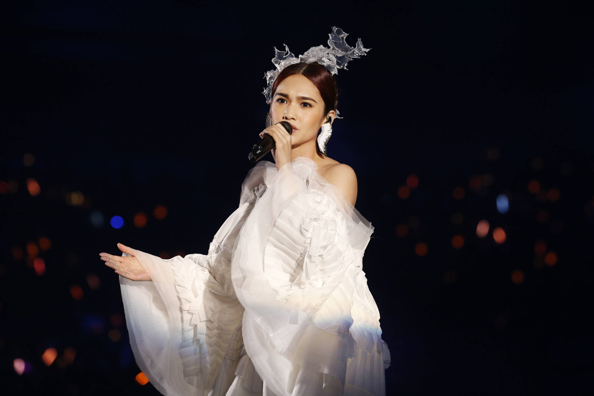 第二首《带我走》,是由杨丞琳演唱的一首歌曲,收录在杨丞琳2008年发行