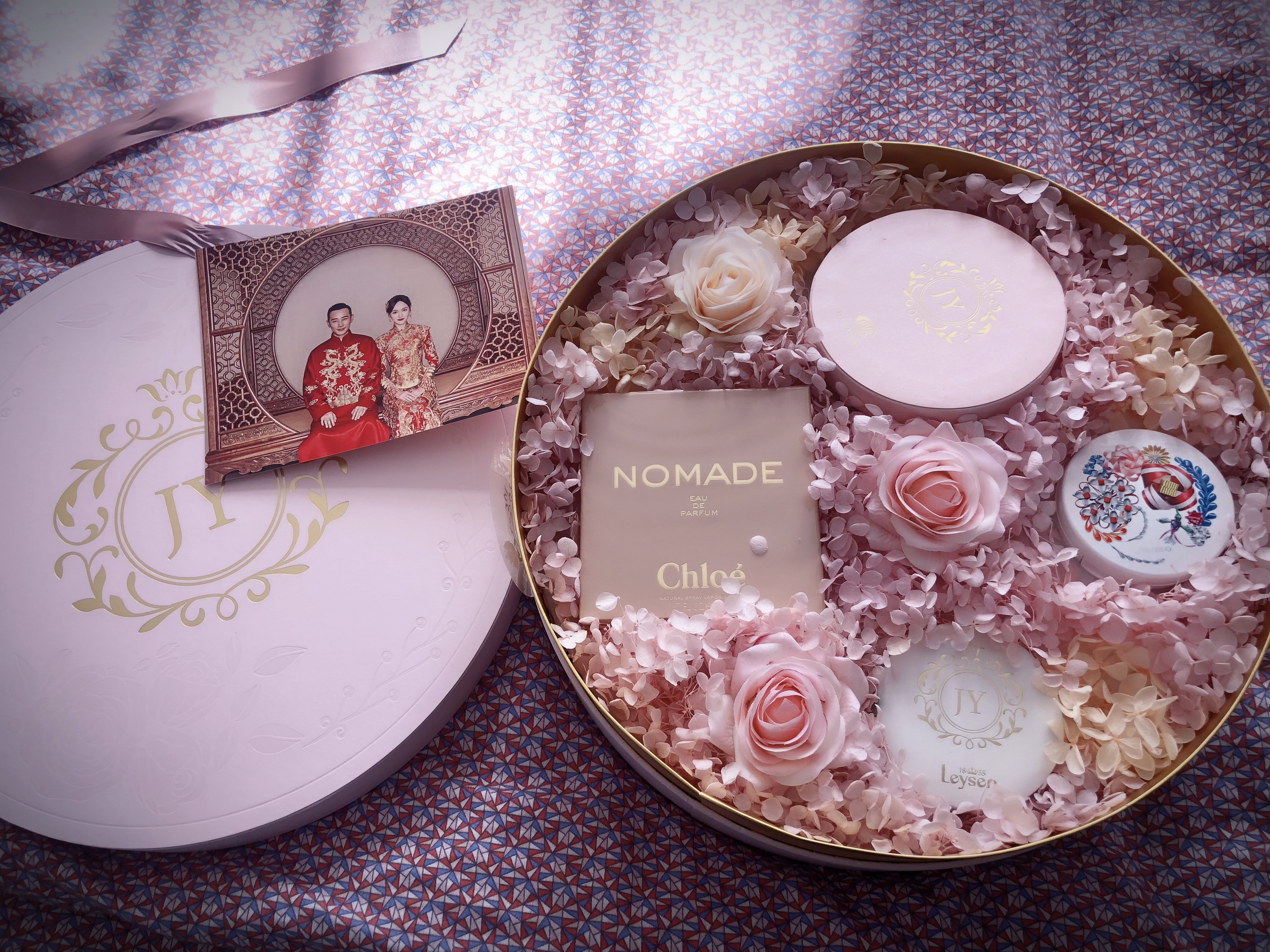 唐嫣罗晋挤牙膏式婚礼营销现在才发喜糖,伴手礼很豪华