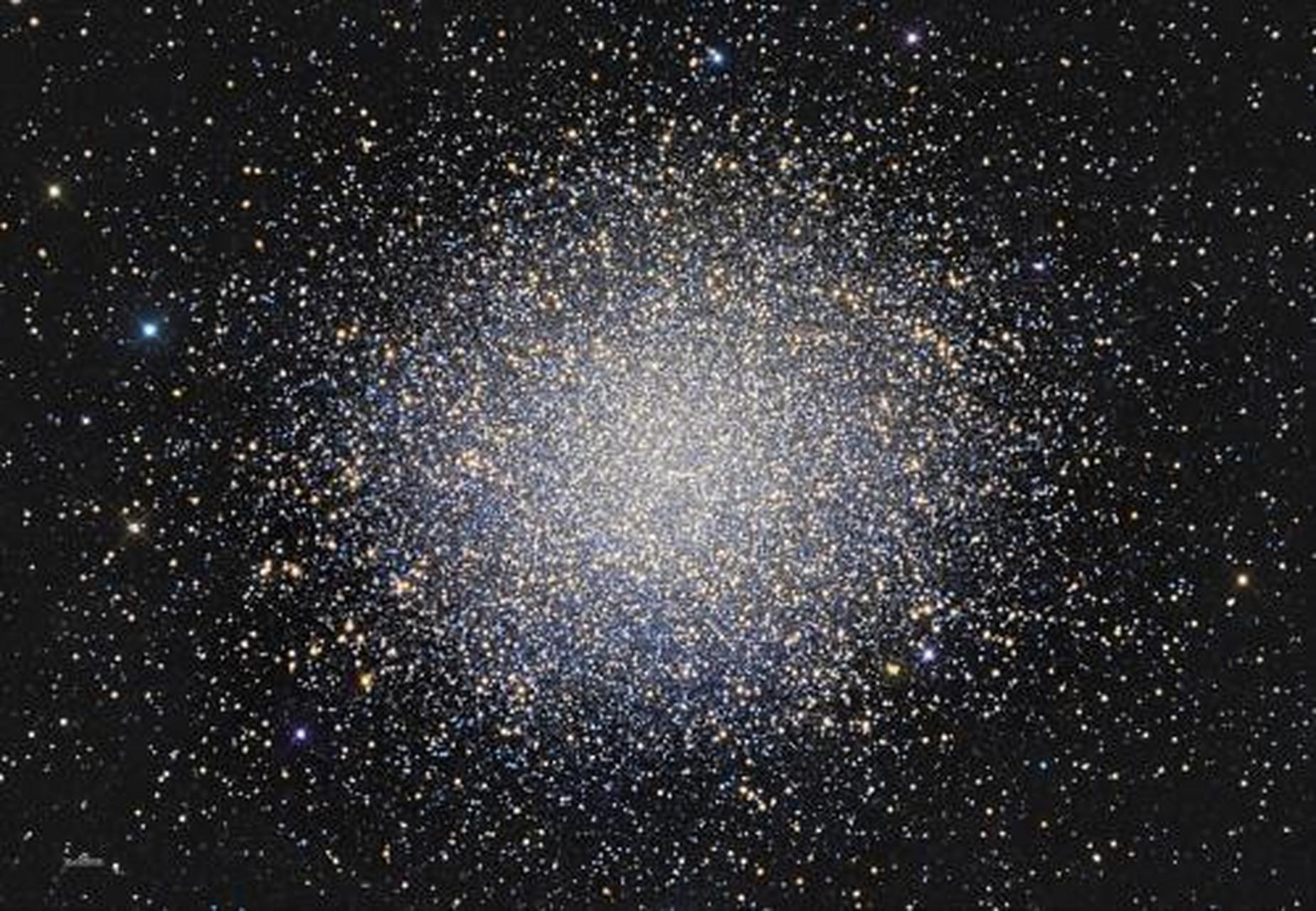 毕星团几乎是球形的,它300多个成员星,总质