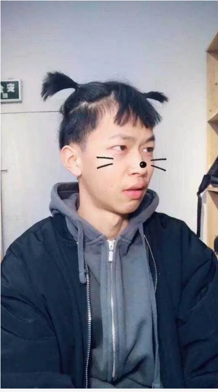 斯外戈,这个丑帅的少年如何得到李宇春的青睐,他究竟有多大能耐