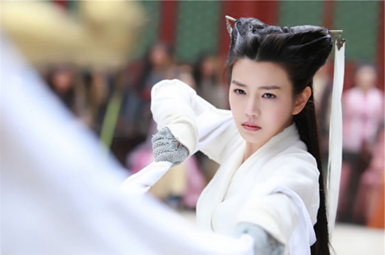 古装女子用绸缎做武器:刘涛霸气,陈妍希美翻了,而她却惊为天人