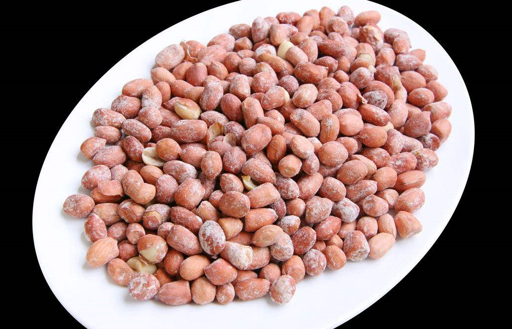 盐炒花生味道美味,非常下酒的菜肴,香脆味道吸引人