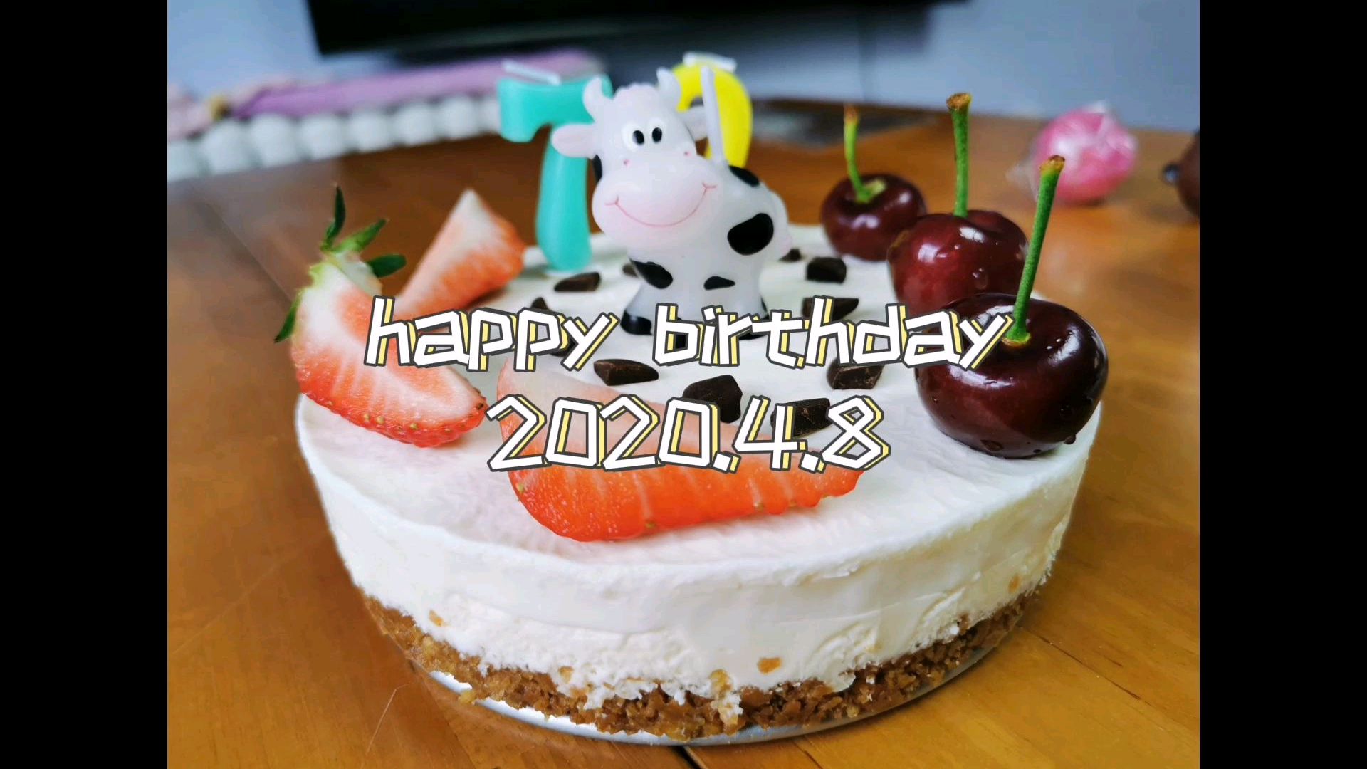 自制的酸奶慕斯蛋糕,唱了一万遍的生日歌,妈妈生日快乐