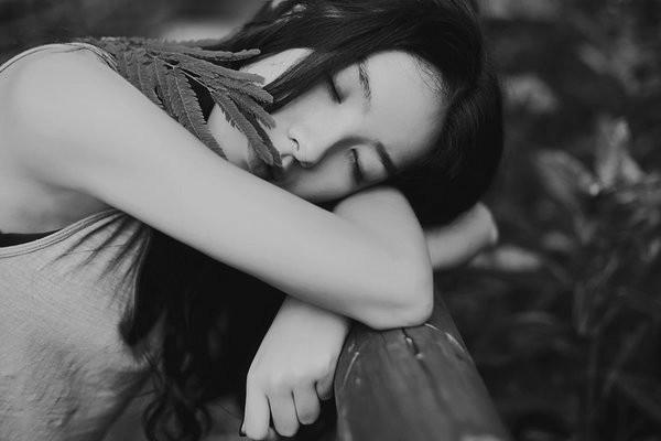 表达心碎想哭的伤感句子,直击泪点,令人心痛!