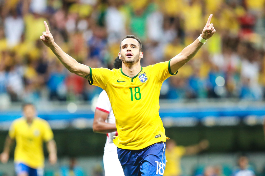 国安外援奥古斯托一举动让人动容球迷这才是中国需要的外援