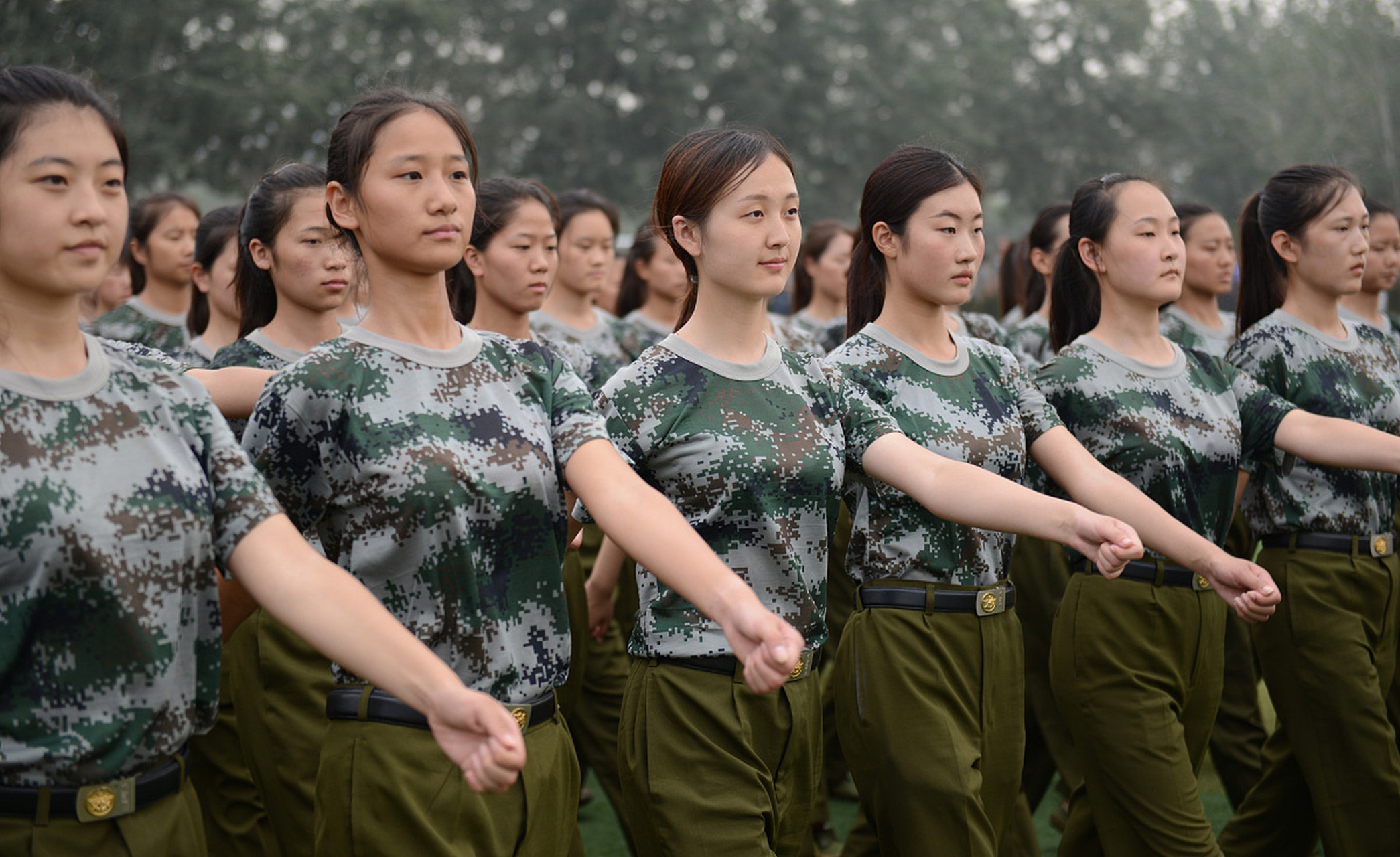 军训女生女孩图片