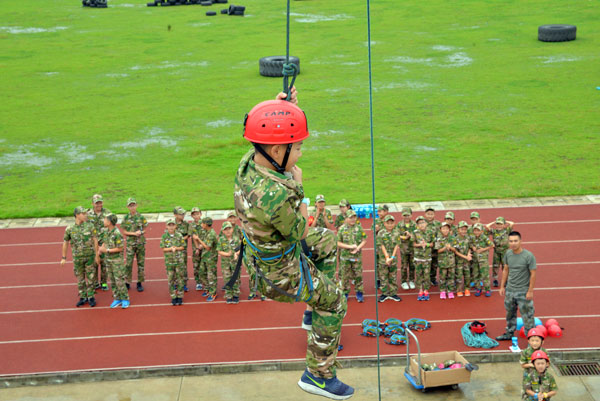 重庆开县夏令营感受军旅文化