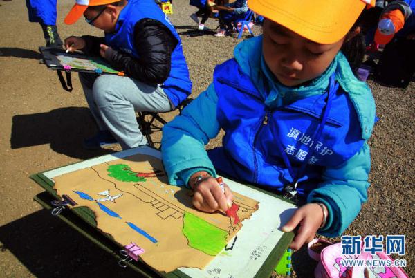 50余儿童手绘滇池美 呼吁保护"母亲湖"