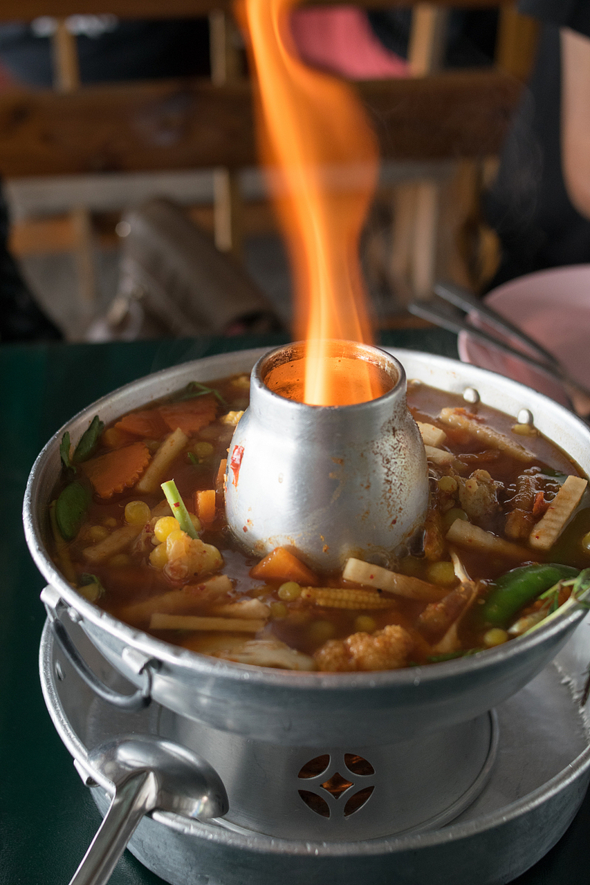 五千年食光# 青海土火锅  在青海这片广袤的土地上,美食繁多,而其中