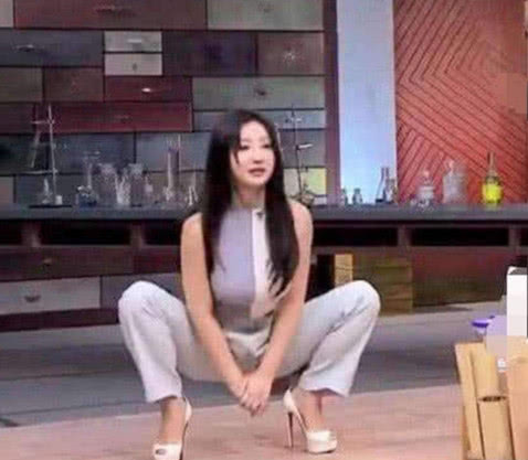 徐冬冬表演"亚洲蹲",再看看柳岩蹲的姿势,服务器差点瘫痪!