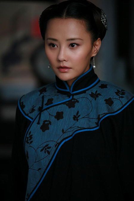 马雅舒原本是学习京剧的,当中国戏曲学院在云南招生时马雅舒的父亲