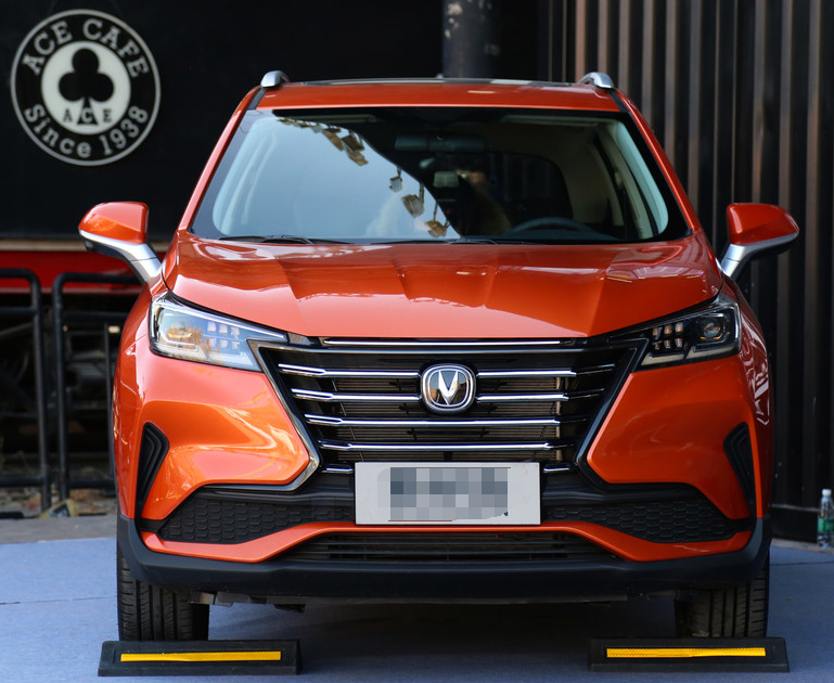 长安cs15这款车外观很时尚亮眼