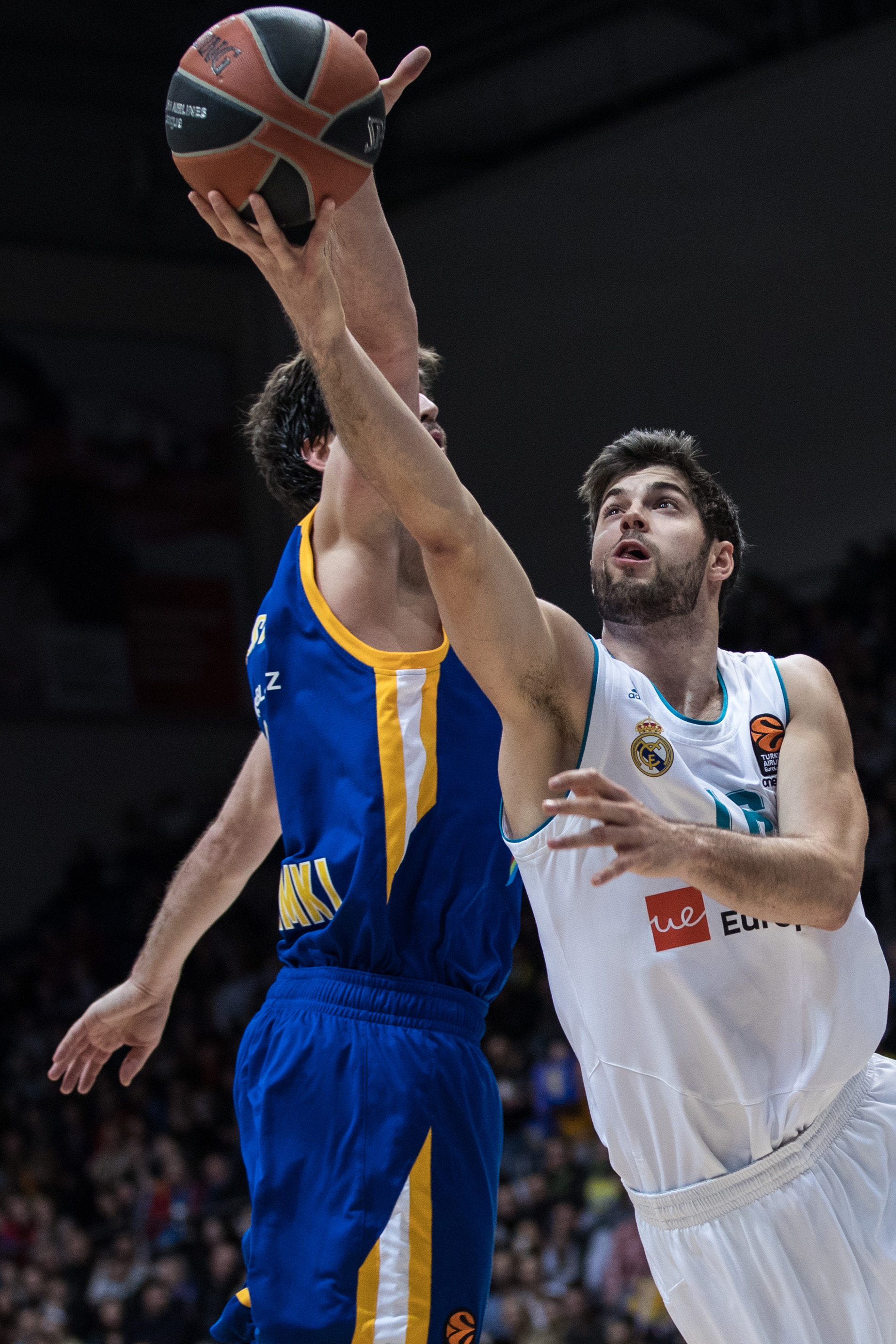 (体育)(2)篮球——欧洲联赛:皇家马德里胜希姆基