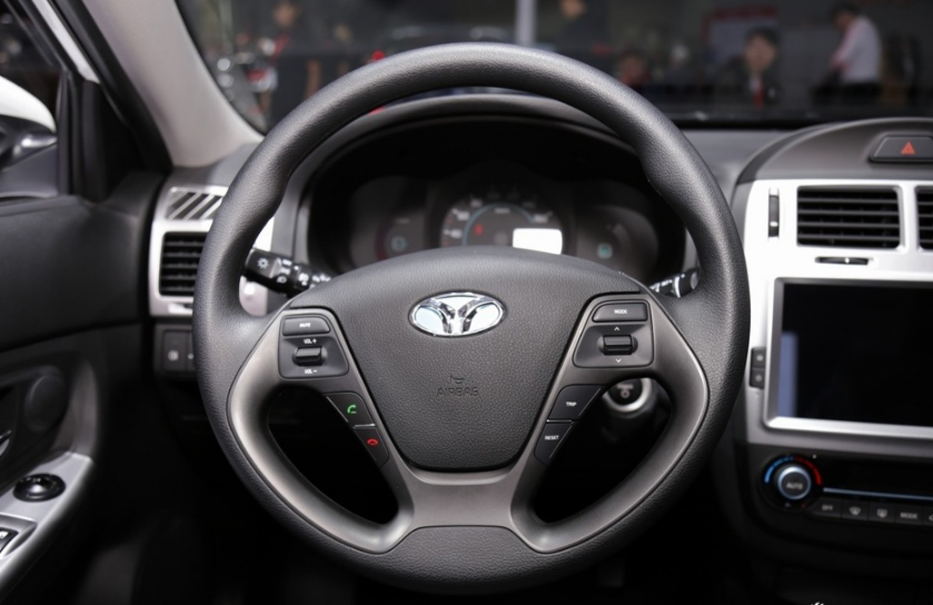 华骐300e新能源独特的外观设计,整体造型很出色,让人越看越喜欢