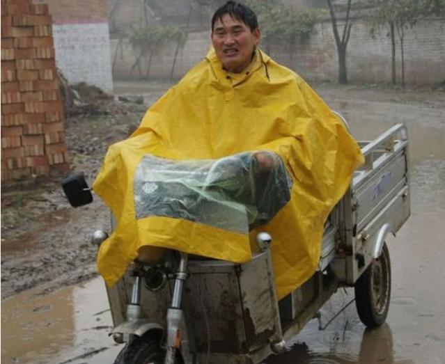 影视剧中五大明星起三轮,除了刘能的小三轮,就服大衣哥朱之文