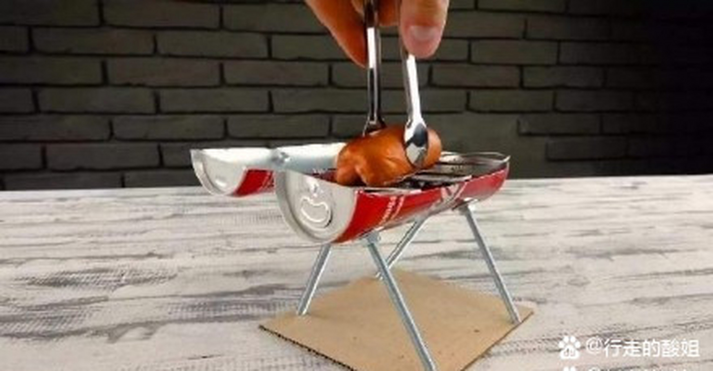 每日快乐源泉#用易拉罐烤肉,你为了美食有多拼?