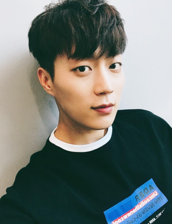 尹斗俊:相比他的古装扮相,其实现代装更加适合这个男人