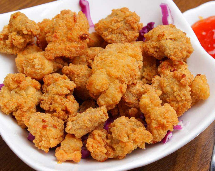 既可以当主食,也可以当零食吃的油炸盐酥鸡,你会做它