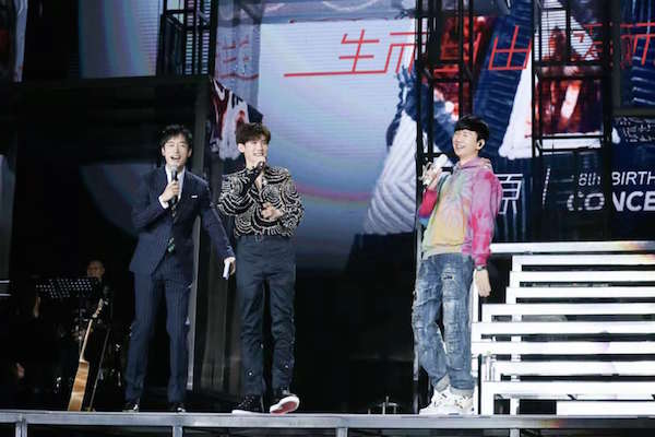 王源18岁演唱会重庆激情首唱《天使》,林俊杰意外现身