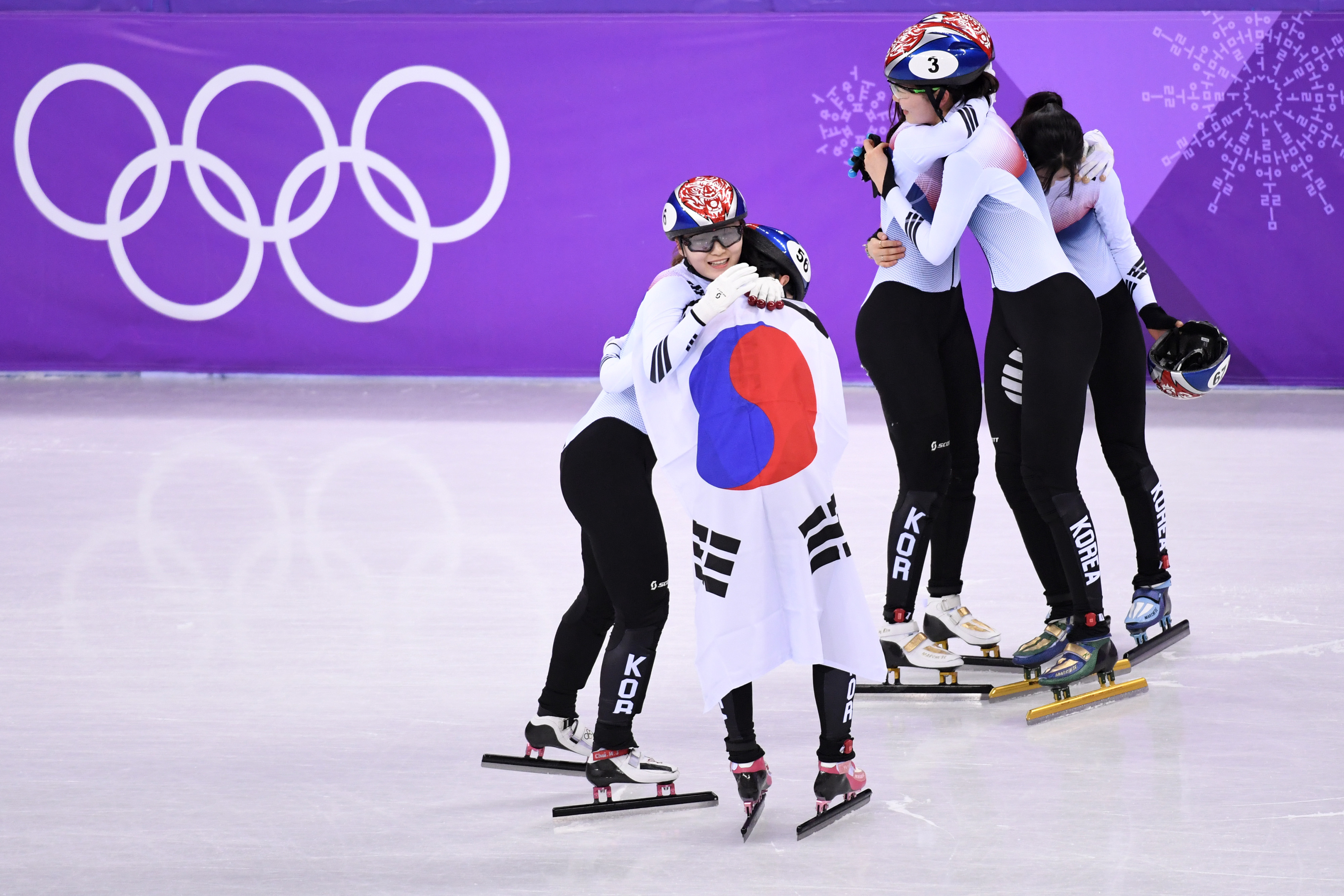 (冬奥会)(8)短道速滑——女子3000米接力:韩国队夺冠