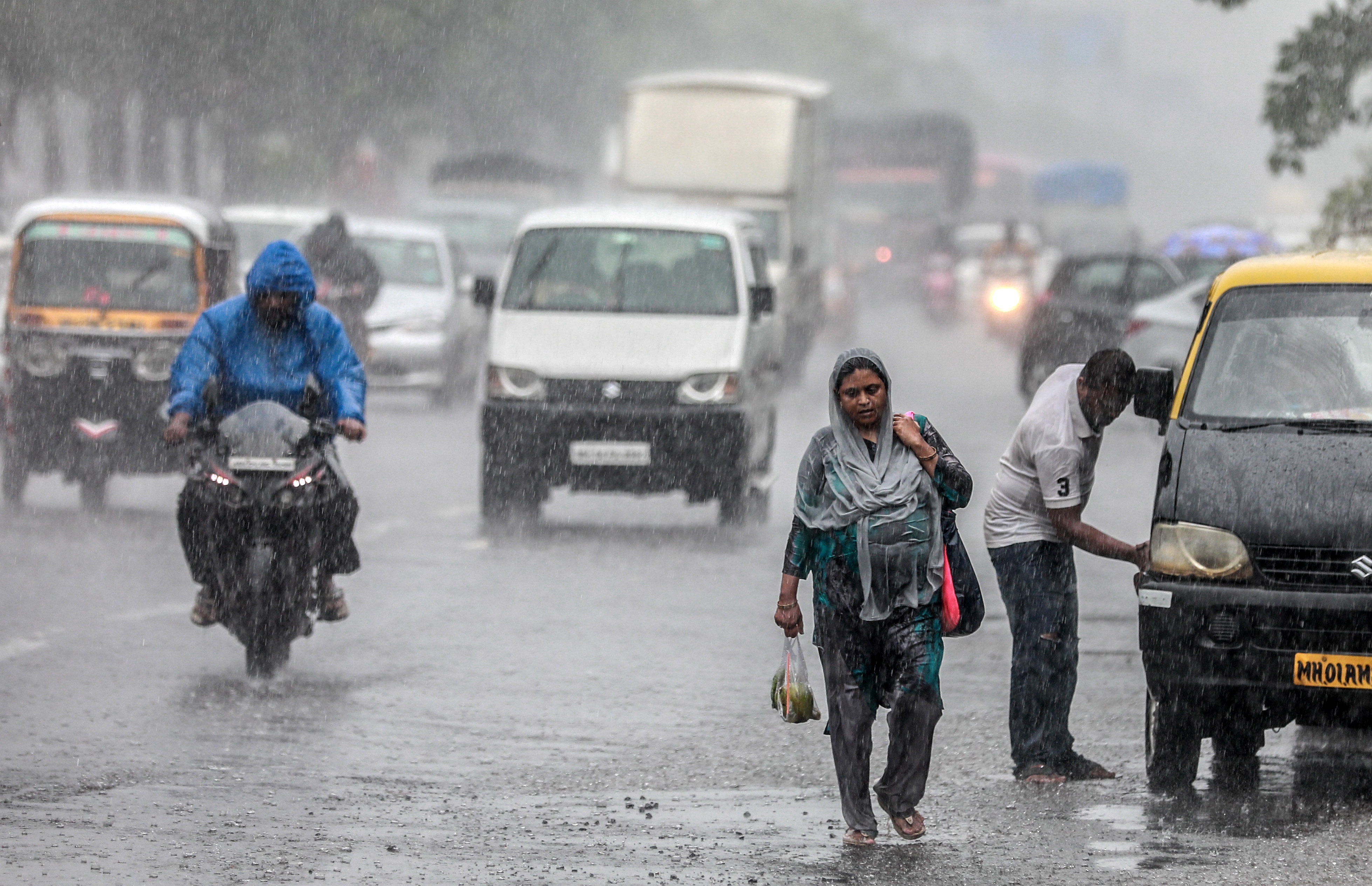 印度孟买遭遇强降雨天气