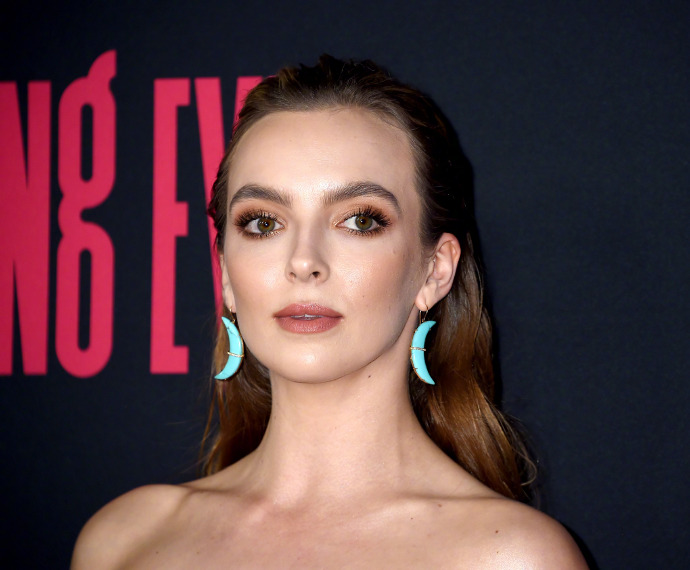 jodie comer 现身电影首映礼,娇羞可爱露出美背!