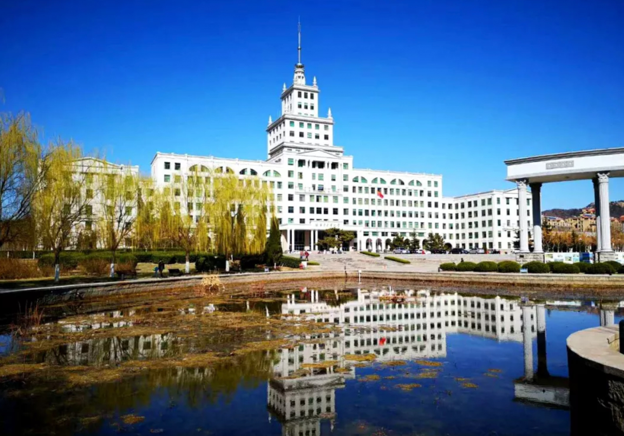 图中为哈工大深圳校区新主楼.