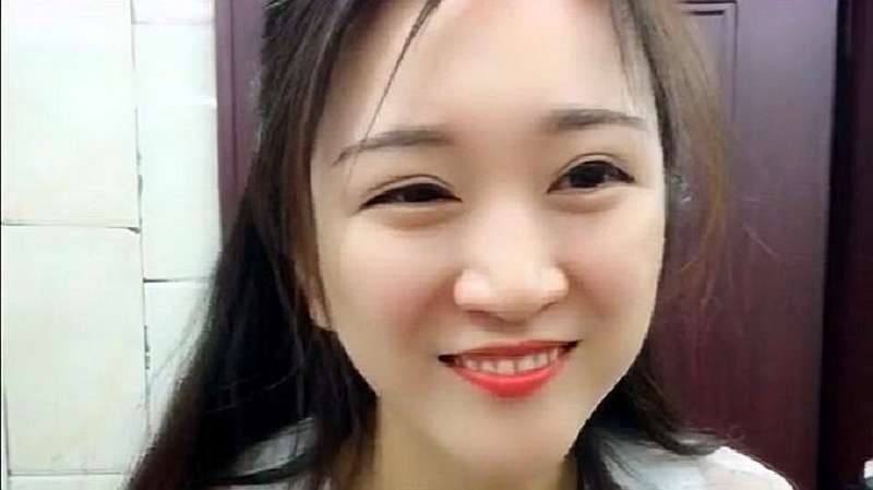 面馆老板娘颜值超高，笑起来真好看，面馆终于火了,娱乐,娱乐周边,好看视频