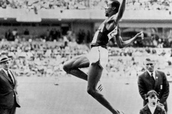 鲍勃·比蒙,在奥运会上,跳出了堪称人类史上最伟大的一次跳远!