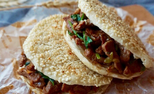 牛肉烧饼:酥脆适口,一口咬下来满满的牛肉香味.