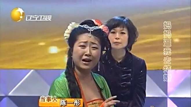 [图]女儿沉迷古曲无法自拔，穿着古装演唱古曲，母亲称其神经病！