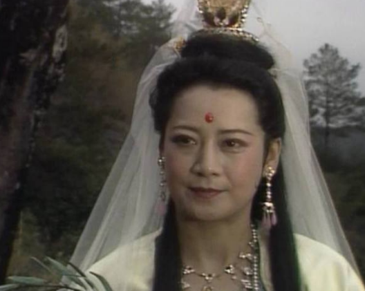 如今,左大玢老师已经75岁,年轻时就是个漂亮女子,如今人老,也依旧美貌