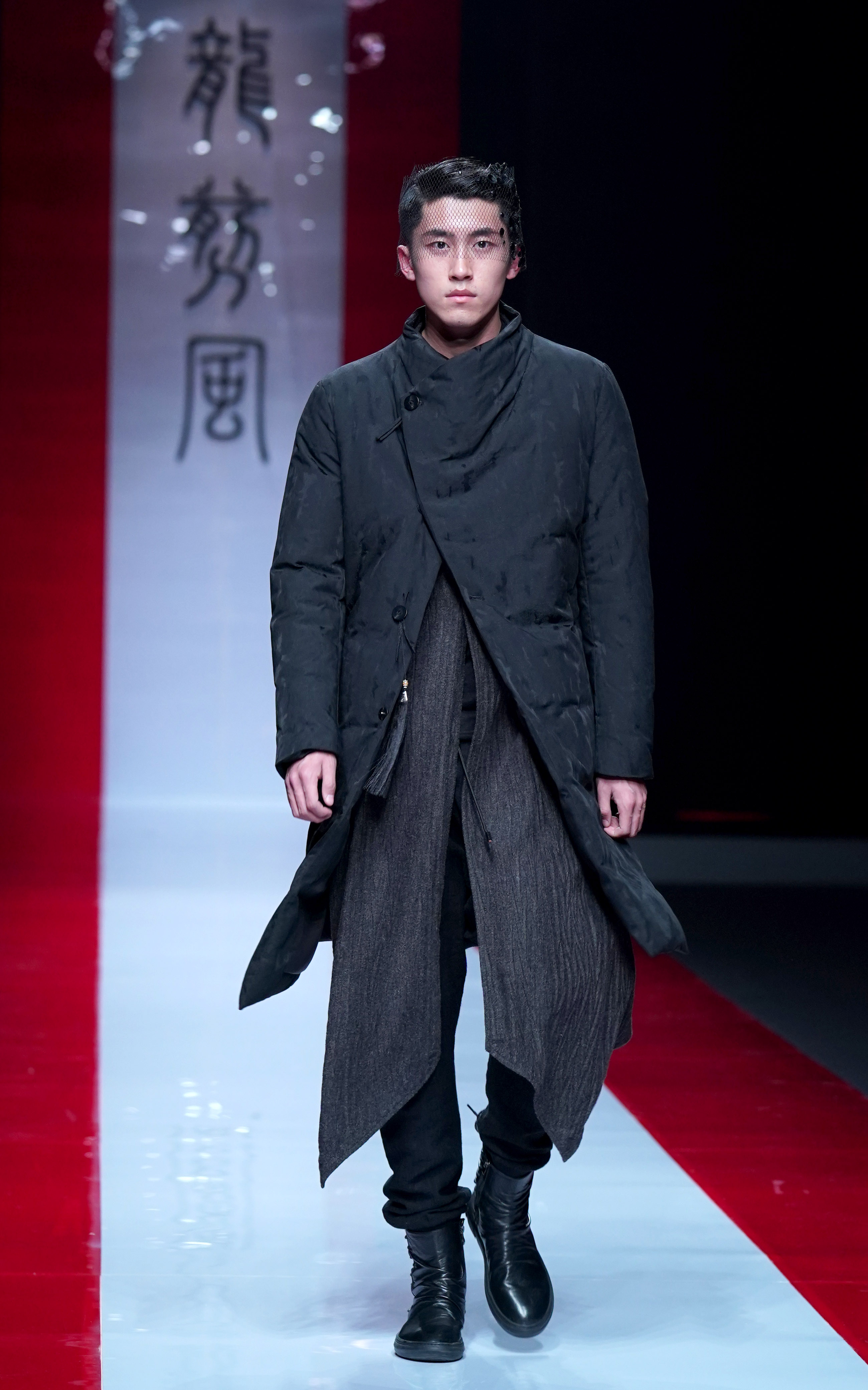 "龙剪风·刘江宏"时装发布会在京举行(3)