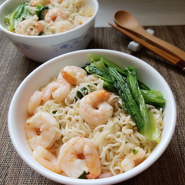 虾仁方便面,配上虾仁,大口大口的吃,太过瘾了