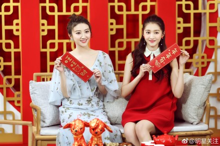 关晓彤景甜亮相北京卫视春晚献唱《就是爱》简直美爆了