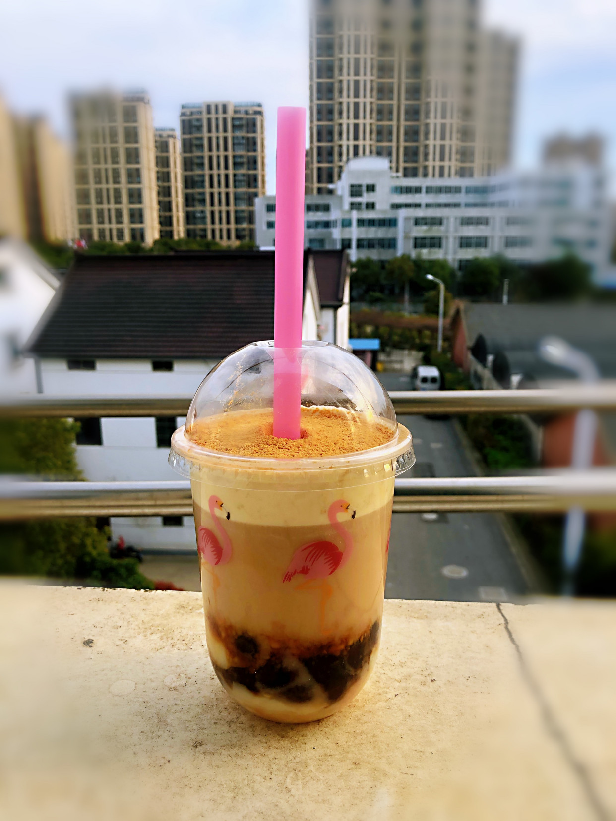 这杯奶茶一口能吃到豆花,豆乳,豆浆,豆粉,豆香浓郁,甜而不腻