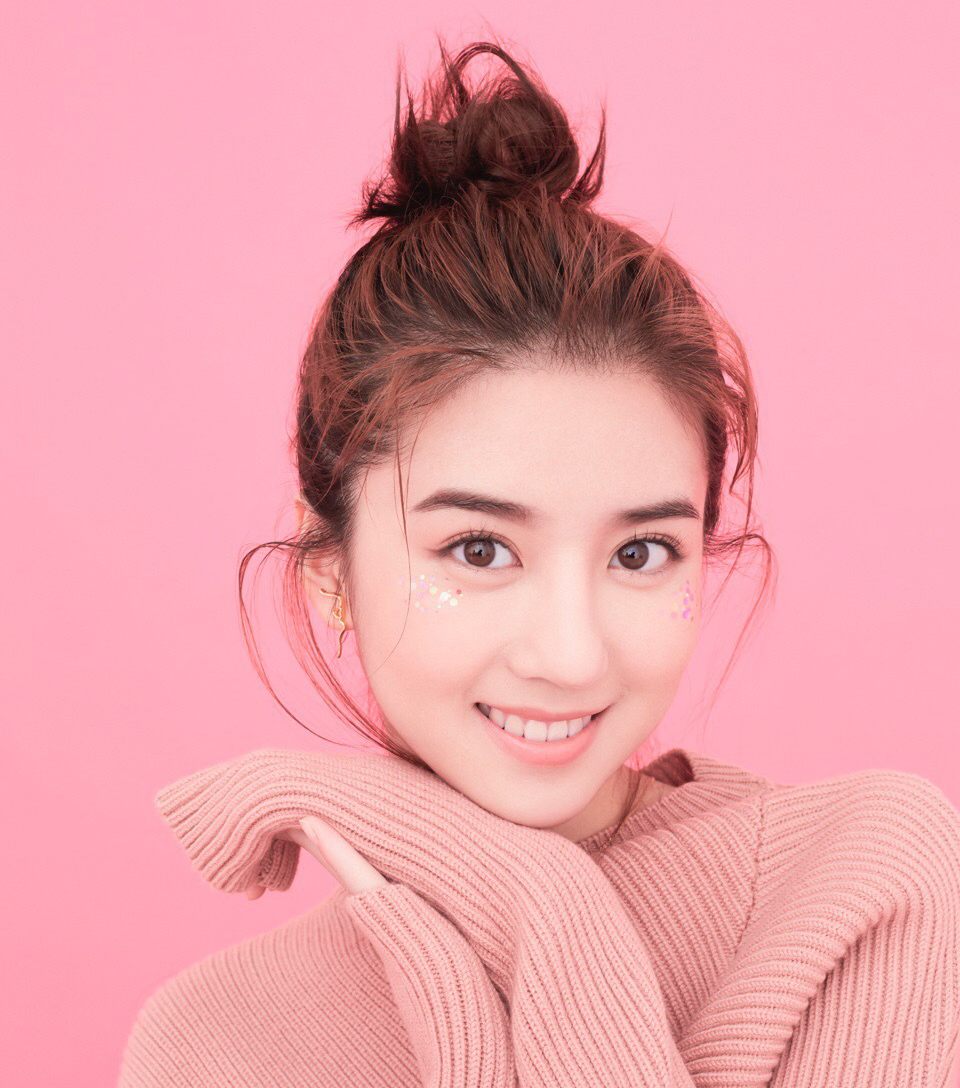 当然,这是小花旦的童年照呢,如今她已经亭亭玉立,成为大美少女啦.