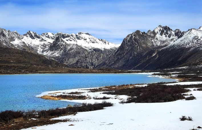 保护区内最大的海子兴伊措面积达7.